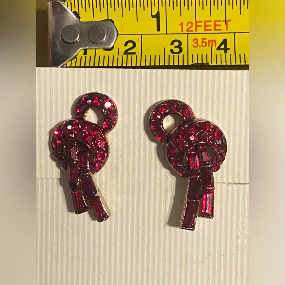 Vintage Costume Red Rhinestone Screw Back Earrings #7725 💎